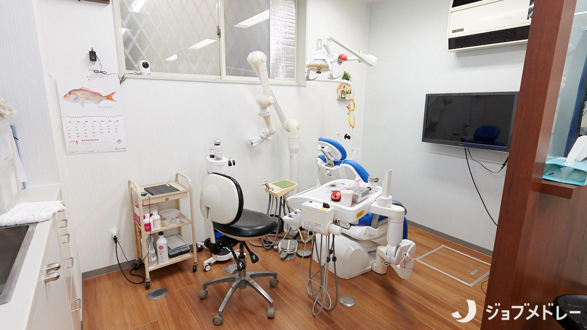上田歯科医院（歯科衛生士の求人）の写真5枚目：治療方針を患者さまにしっかりと説明し、進めています