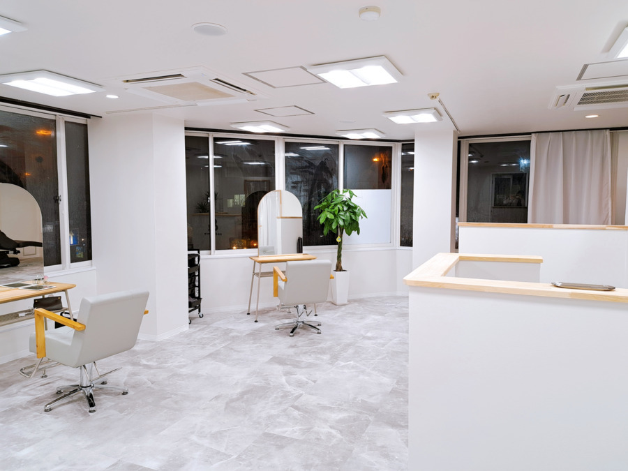 and.here 谷町四丁目店(美容師の求人)の写真2枚目: