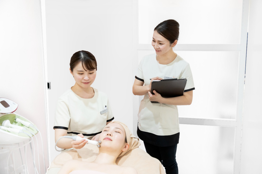 MUQU多摩センター店の写真3枚目：研修最大３か月！業界未経験の方も、イチから学べるので安心です★