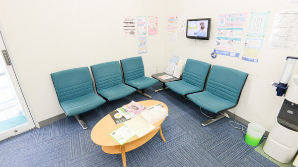 すみれ薬局　岡町店（薬剤師の求人）の写真2枚目：すみれ薬局　岡町店の内観