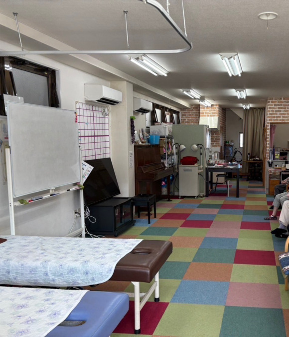 リハビリデイすまいるスイッチ朝日(柔道整復師の求人)の写真3枚目: