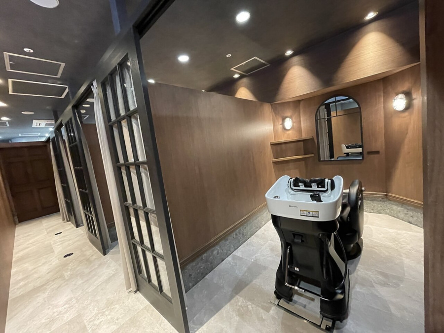 メンズサロン LUXBE PREMIUM 大阪駅前第3ビル店（美容師の求人）の写真4枚目：