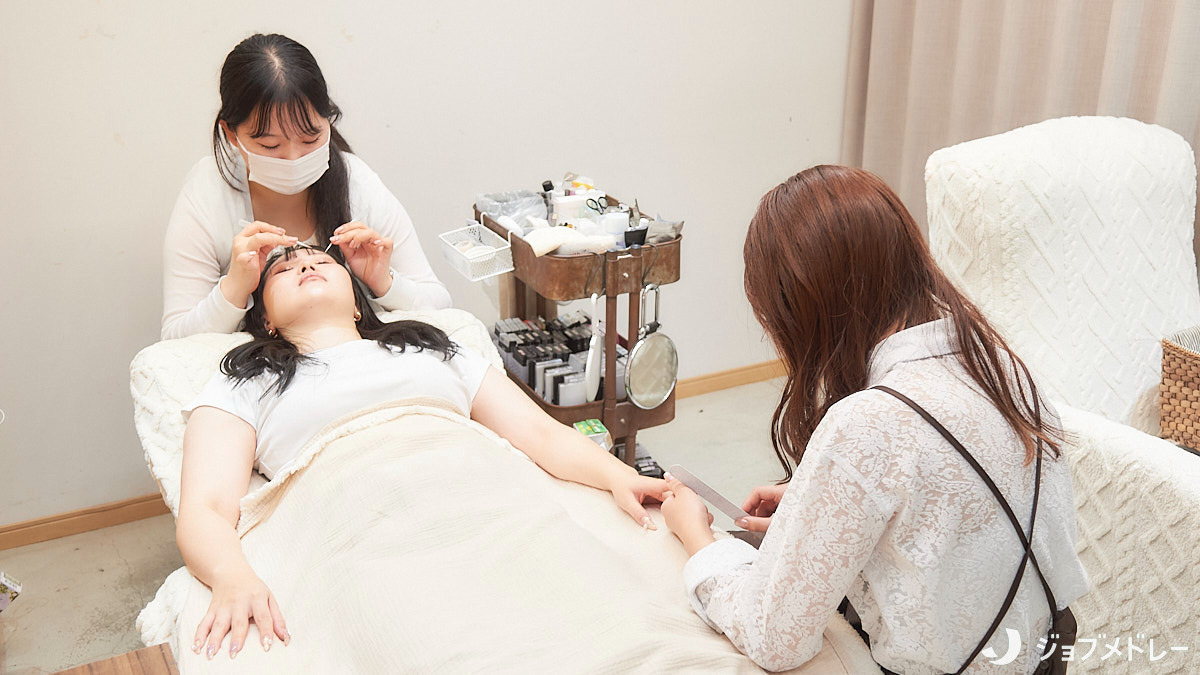 Nail&Eylash salon Mink Style浜松町店（ネイリストの求人）の写真20枚目：ネイルとまつエクを同時施術することもあります
