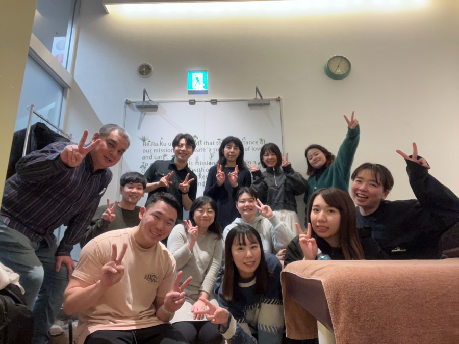 Re.Ra.Kuミスターマックス湘南藤沢店（エステティシャン/セラピストの求人）の写真9枚目：本部から講師の方を呼んでの出張研修