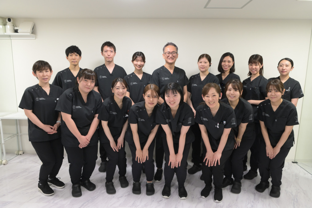 塚原デンタルクリニック（歯科衛生士の求人）の写真27枚目：制服は全職種、上下BLACK