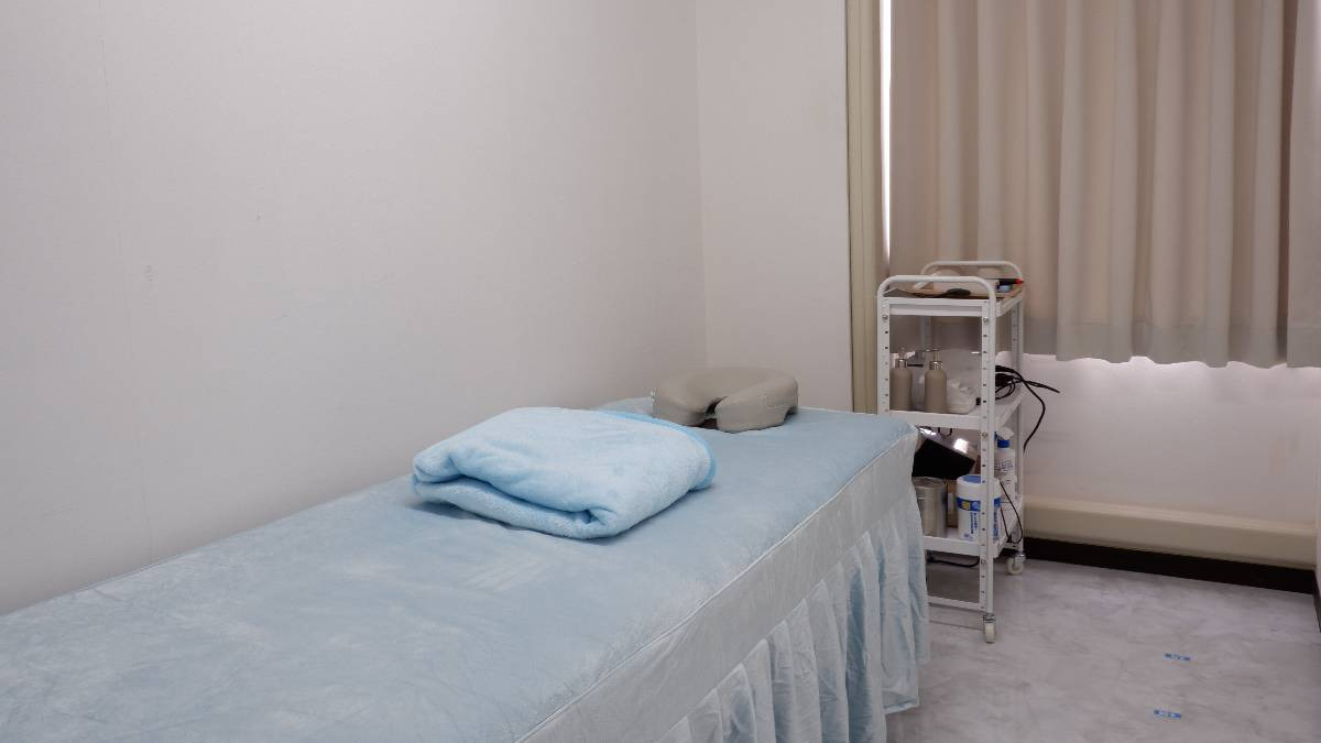 アイケアLabo 四ツ谷店の写真5枚目:清潔感のある施術スペースで、落ち着いて働ける環境です。