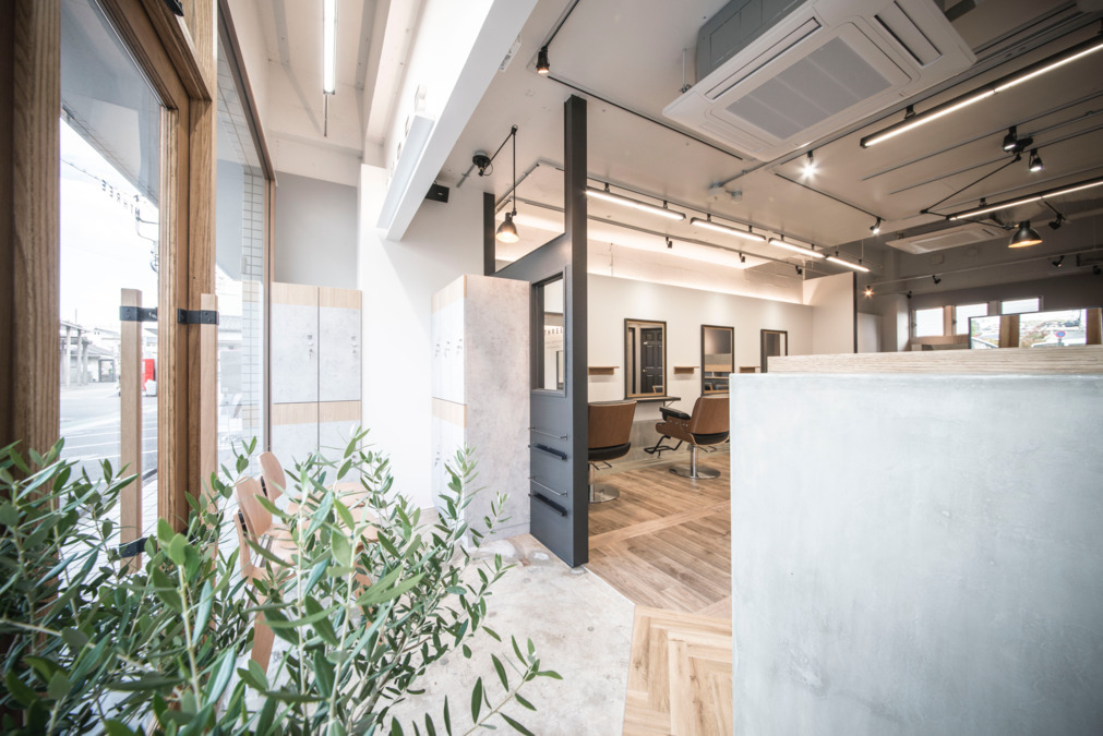 THREE STAND（美容師の求人）の写真1枚目：