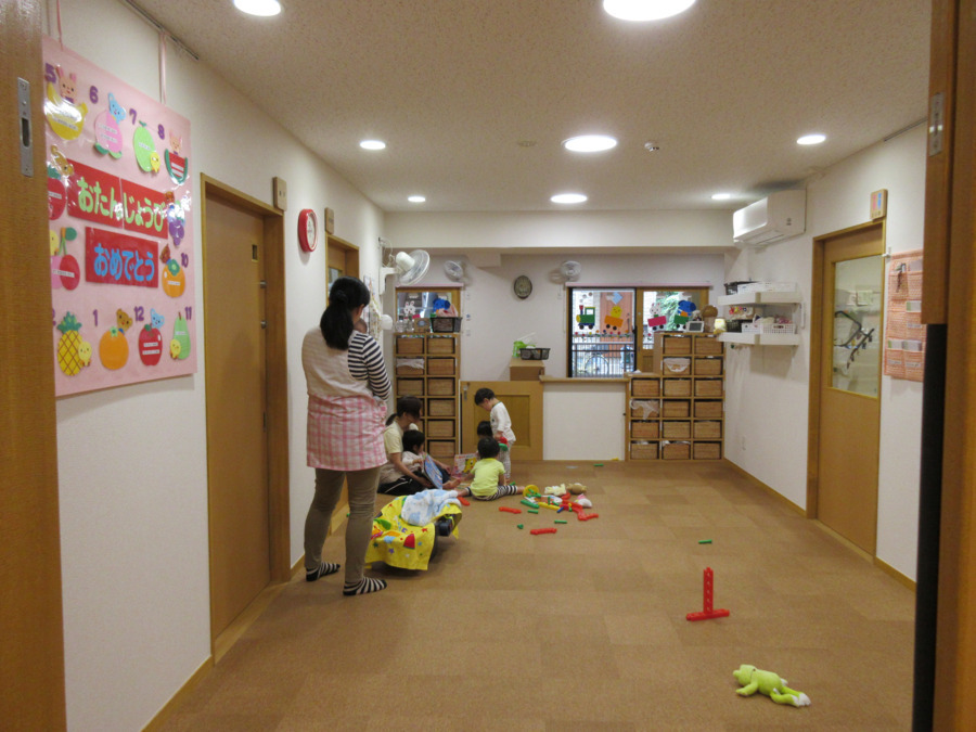 サンベビー保育園の写真3枚目：あたたかみのある保育室