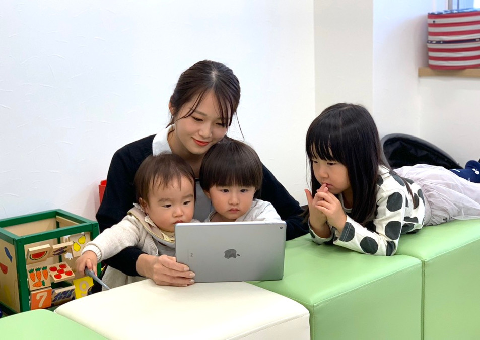 おはな整骨院　宝塚逆瀬川院の写真9枚目：☆患者様のお子様は受付さんが見ていてくれるので先生は施術に集中出来ます☆