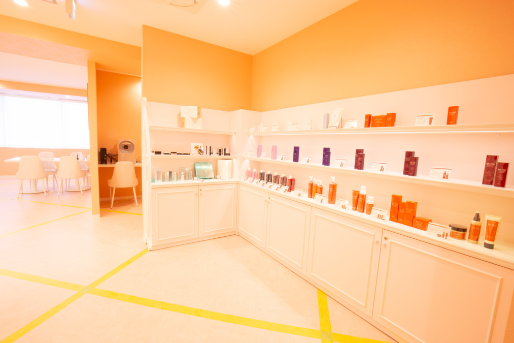 ESTHETIC　SALON　BLOOM（エステティシャン/セラピストの求人）の写真4枚目：一部商品展示