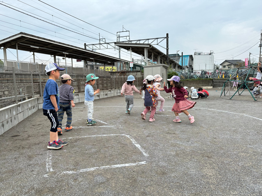 認可保育園Kid's Encourage（保育士の求人）の写真2枚目：駅前でも園庭完備