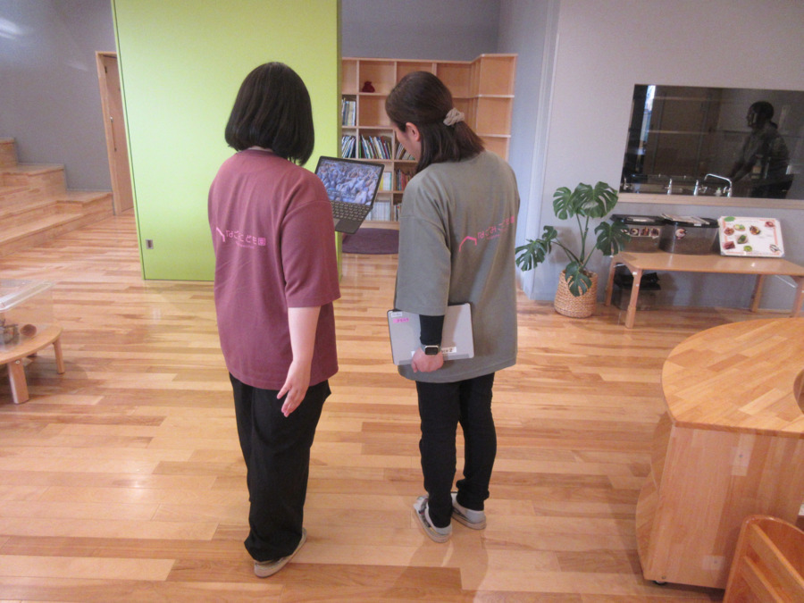 なごみこども園（保育士の求人）の写真6枚目：IT設備の導入を積極的に行っており、タブレット端末のほか、surfaceも導入！
