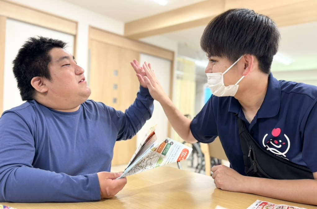 障がい者デイサービス まいくる(生活支援員の求人)の写真3枚目:お仕事中の1枚☆