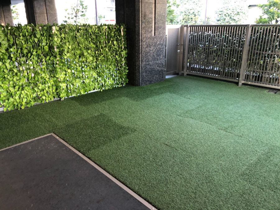 パソナフォスター　SGH Kids Gardenの写真3枚目：入口に屋根のある園庭もあります！