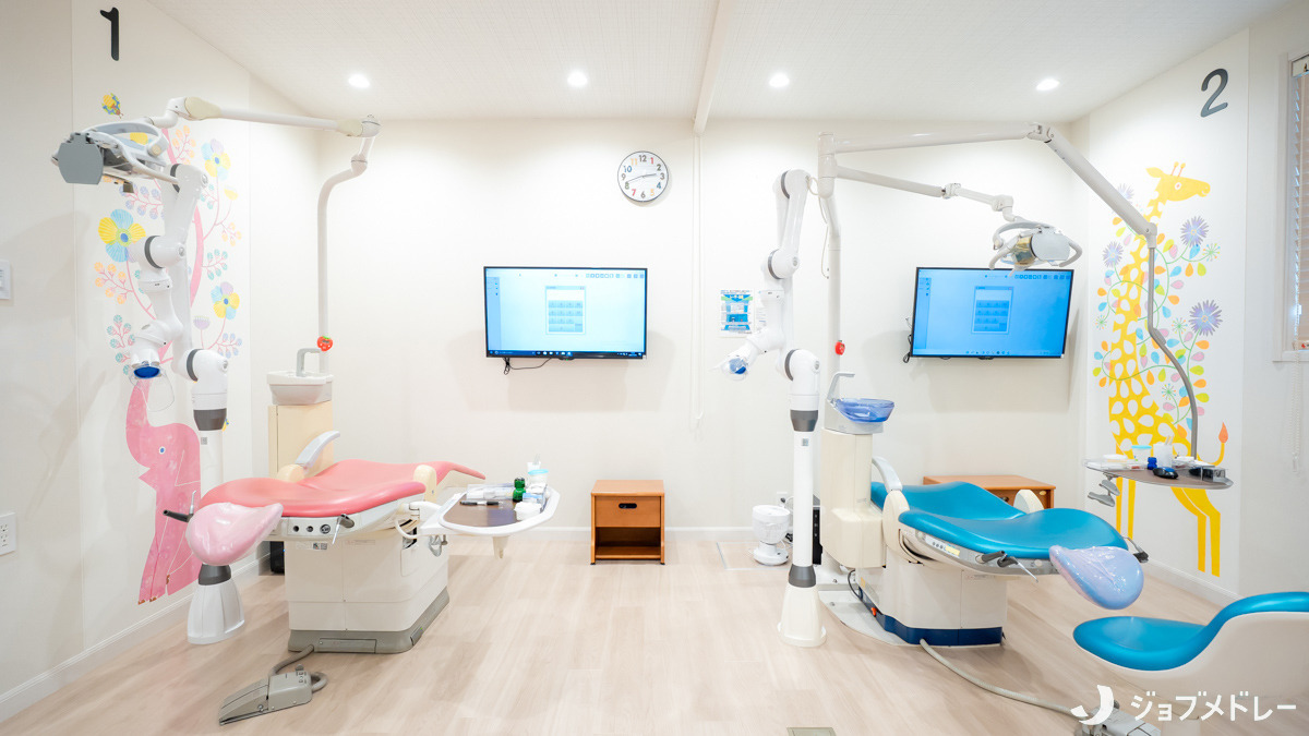 小岩井歯科（医療事務/受付の求人）の写真17枚目：成人・小児でフロアを分けて対応しています