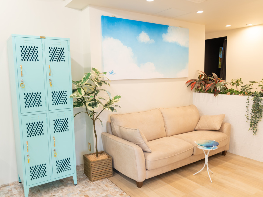 SORA hair play Area（美容師の求人）の写真12枚目：待合スペース