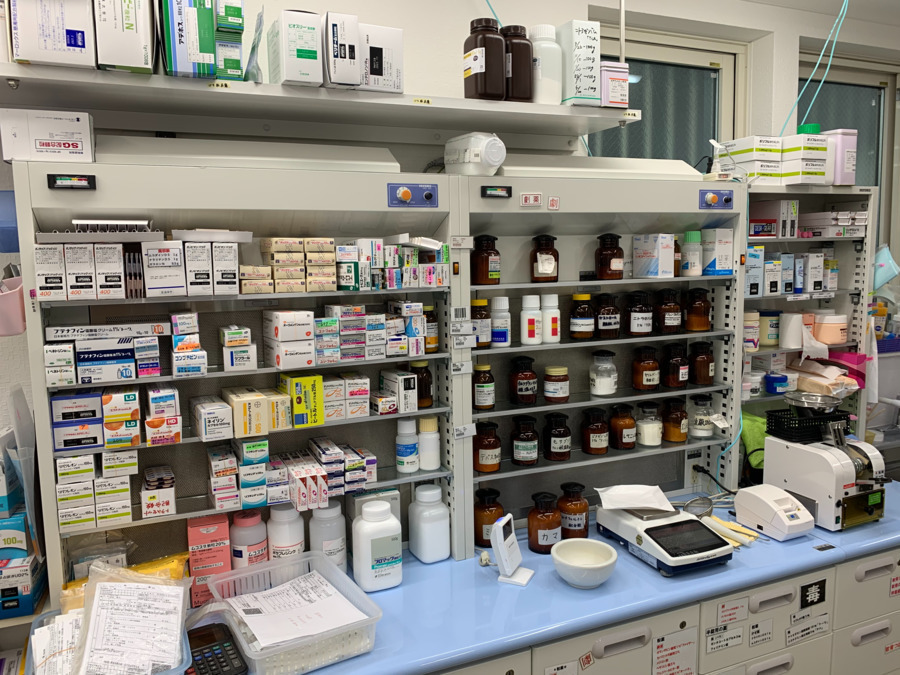 三本木薬局東店（薬剤師の求人）の写真2枚目：三本木薬局東店の内観