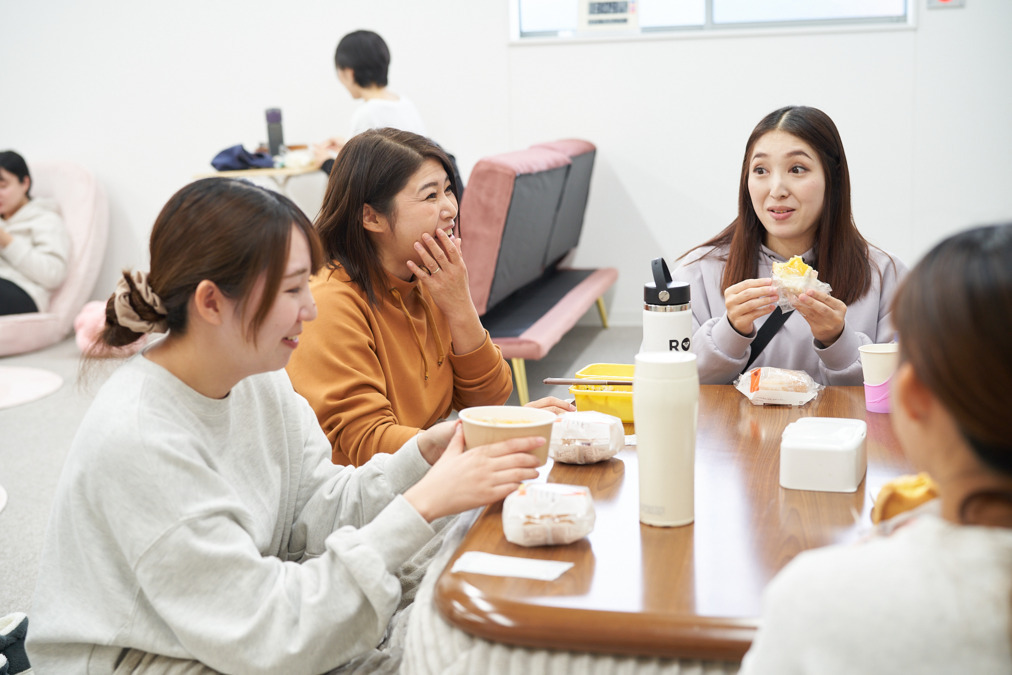 かえるこころの訪問看護ステーション(看護師/准看護師の求人)の写真6枚目:それぞれリラックスして休憩をとってます!