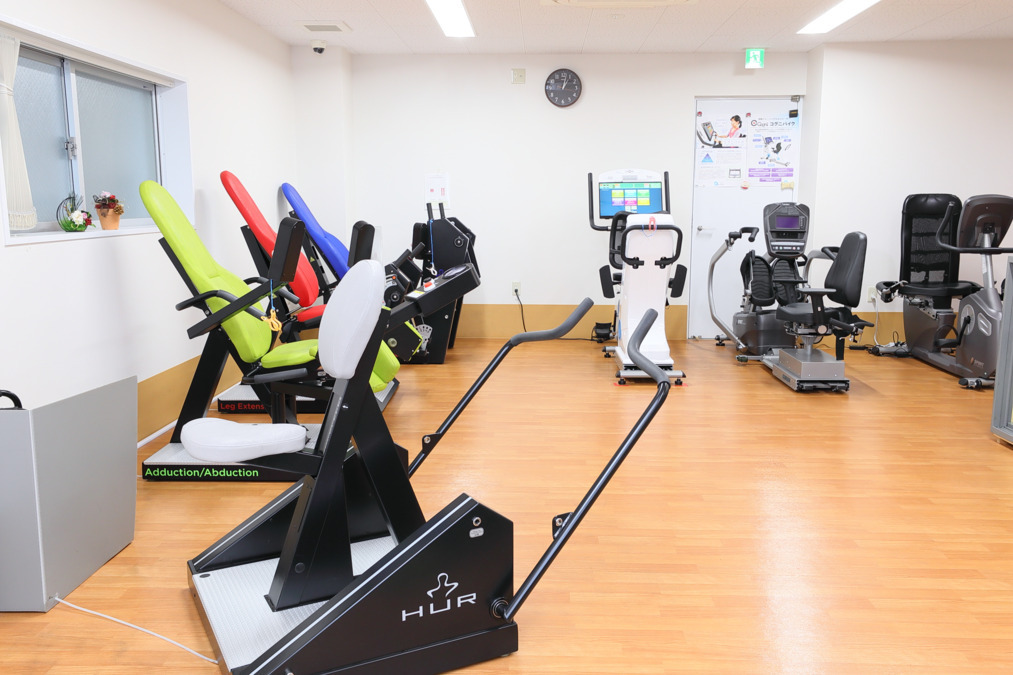 医療法人平野整形外科（介護事務の求人）の写真5枚目：各種マシンがそろっています