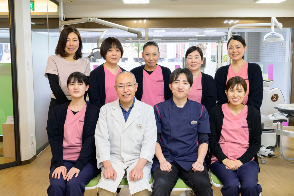 はしもと歯科医院（歯科衛生士の求人）の写真2枚目：スタッフ一同、協力、助け合いながら診療に当たっています。