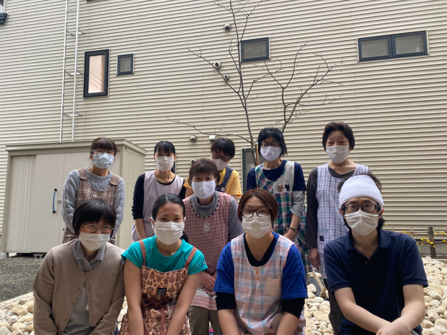 小規模多機能型居宅介護 かがやき西宮の沢(介護職/ヘルパーの求人)の写真:小多機、住宅、訪問の職員が協力してご入居者を支えています。感染症対策もばっちり!