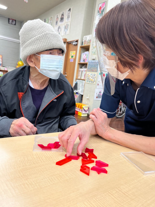 リアンデイサービスやちよ（介護職/ヘルパーの求人）の写真2枚目：あれ？難しいね