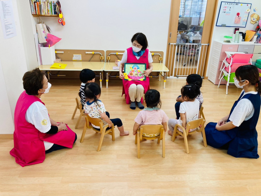 あじや保育園Anera～アネラ～の写真2枚目：小規模ならではでゆっくりと子どもたちとかかわることが出来ます。