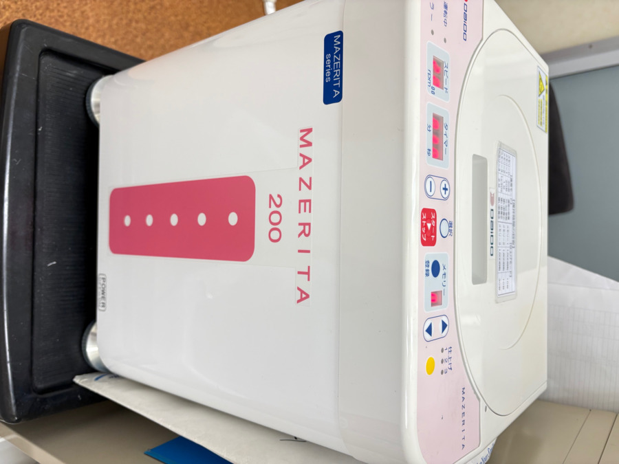 有限会社エトカ メロン薬局(薬剤師の求人)の写真3枚目:軟膏ミキサーMAZERITA使用。