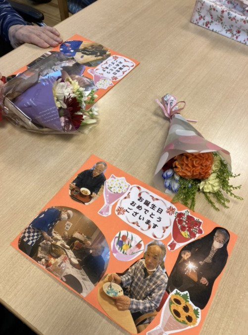 グループホームまごころ西宇治（介護職/ヘルパーの求人）の写真7枚目：お誕生日おめでとうございます！