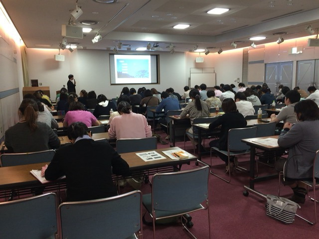 トマト薬局下吾川店（調剤事務の求人）の写真2枚目：地域との繋がりを大切にしており、地域向けの勉強会など積極的に行っています