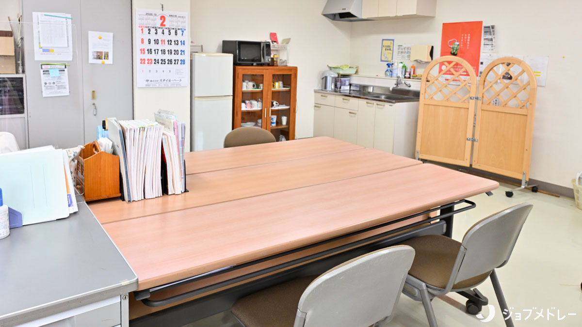 あづまの郷ヘルパーステーションの写真8枚目:4人で座れるスペースです