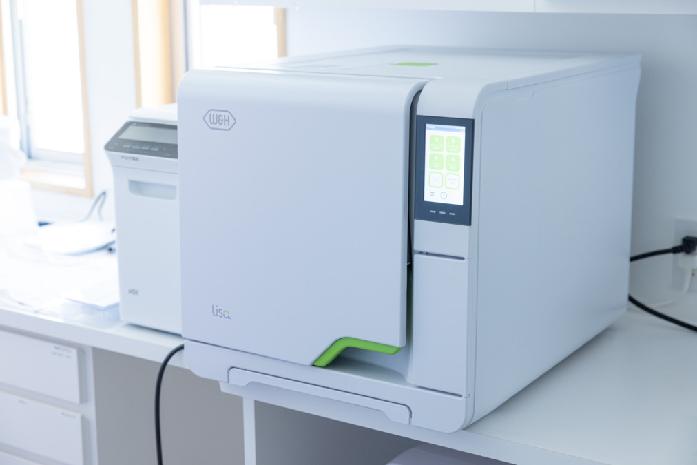 レブリ歯科クリニックの写真8枚目：クラスBオートクレーブ。常に清潔な環境で仕事が出来ます。