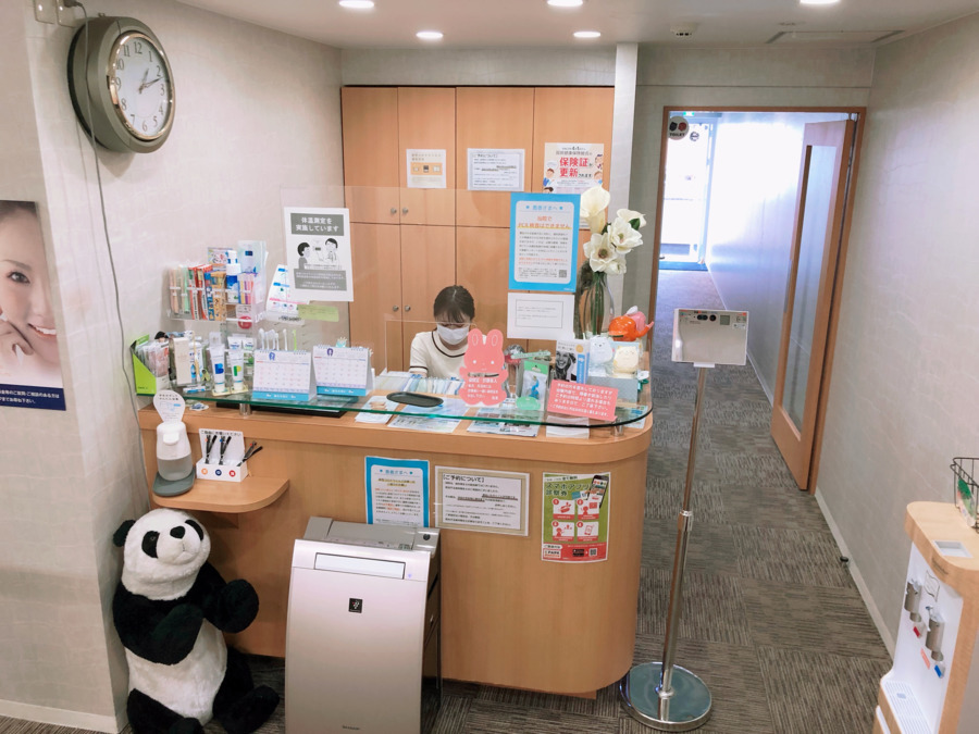 東品川歯科クリニック（歯科助手の求人）の写真2枚目：受付の様子です。
