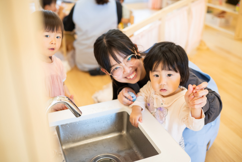 はな保育室 としょかん通(保育士の求人)の写真4枚目: