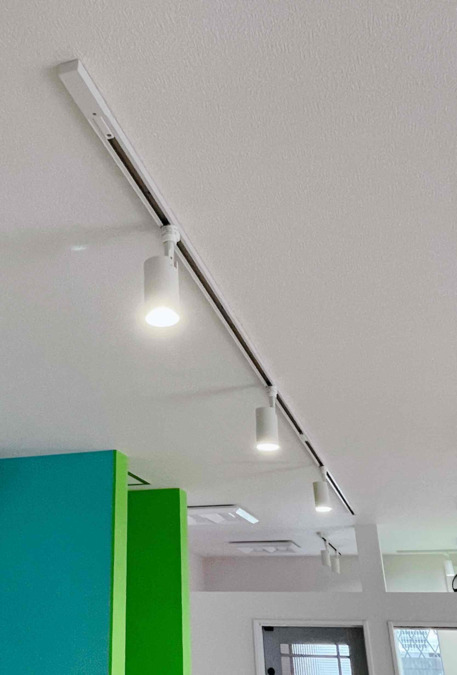 ブロッサムジュニア 藤沢大鋸教室【2025年11月01日オープン】(児童指導員/指導員の求人)の写真21枚目:視覚過敏の子にも安心な、
全部屋調光調整ライト!