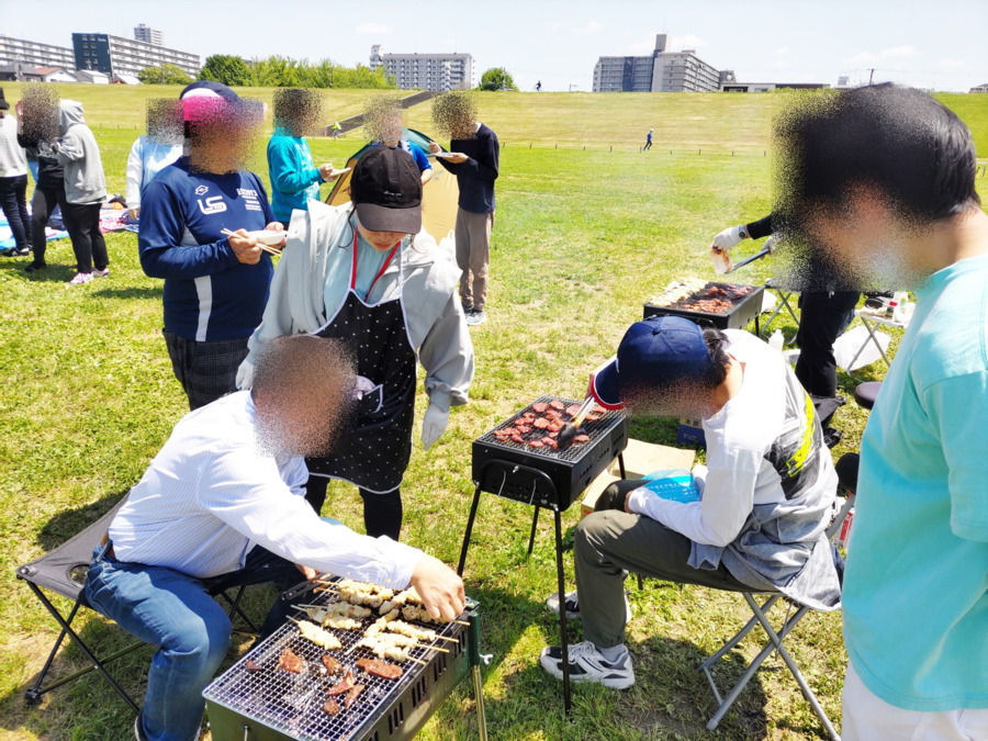 ニコサービス城東センターの写真7枚目：バーベキューなど外出イベントも多数。職員もしっかりと楽しみます。
