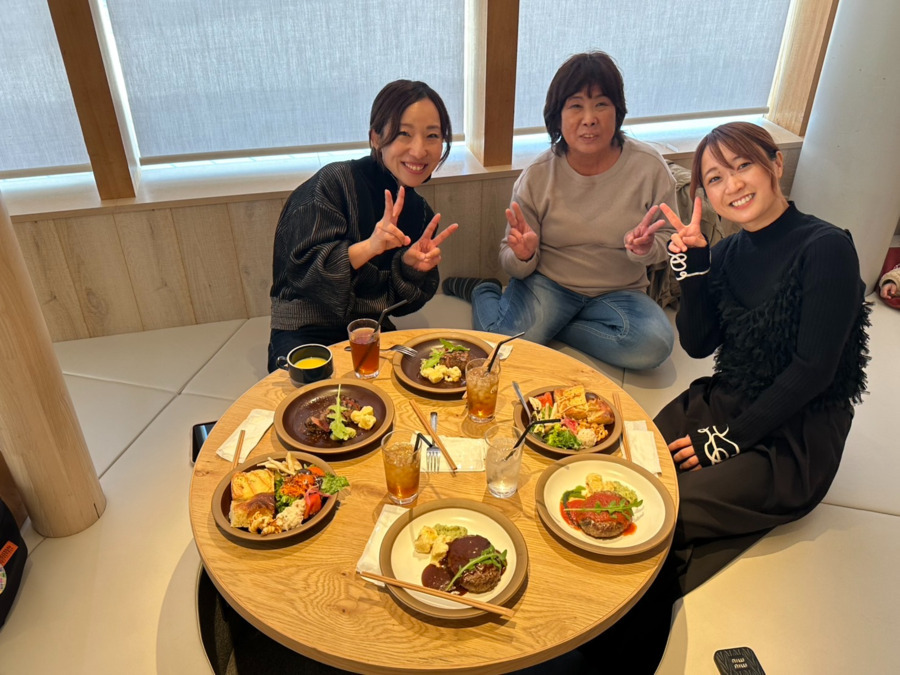 企業主導型保育 いんくるーじょん保育園 久宝寺保育園(看護師/准看護師の求人)の写真2枚目:歓迎会兼親子遠足の懇親会です。