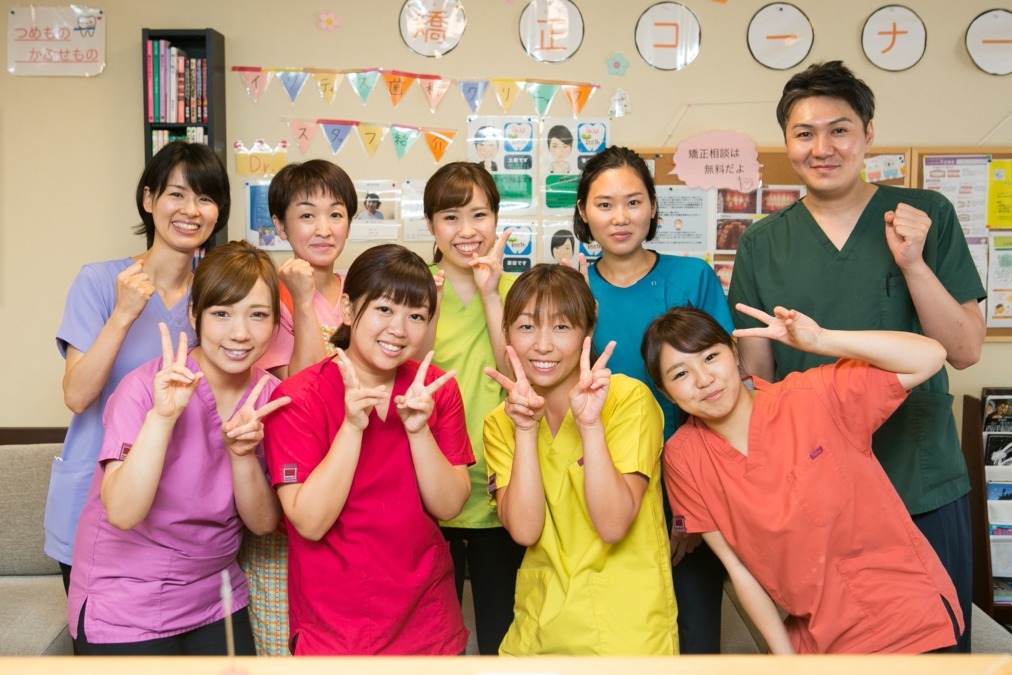 イクティス歯科クリニック(歯科医師の求人)の写真:明るく仲の良いスタッフが待っています!