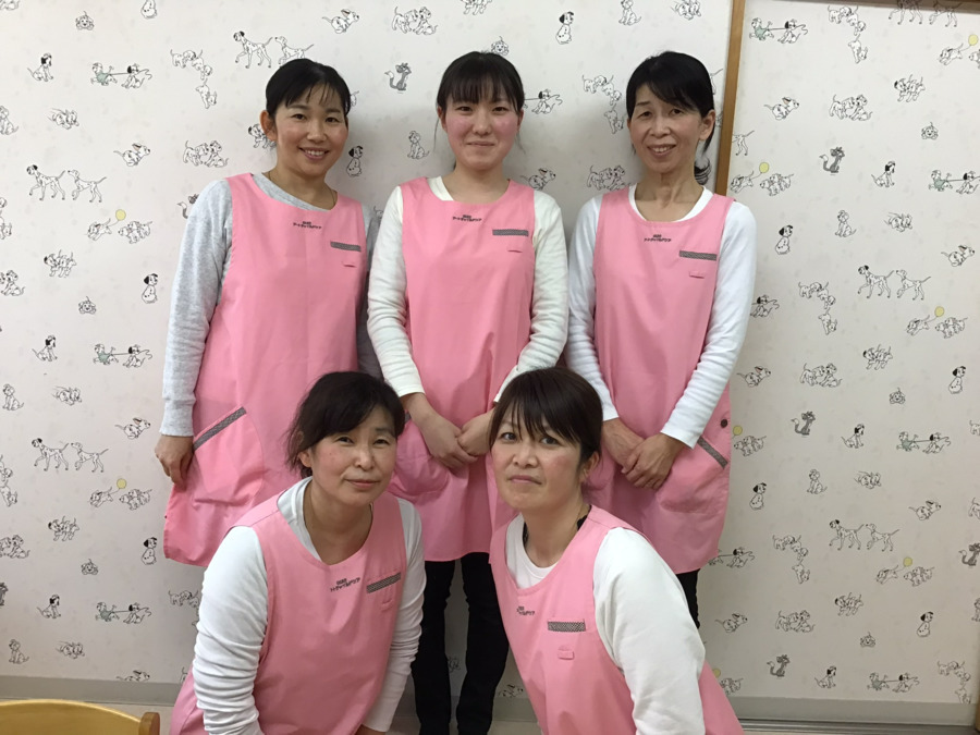 宮崎県立延岡病院キッズルームおひさま(保育士の求人)の写真:若い職員からベテランの職員まで、バランスが取れております!!