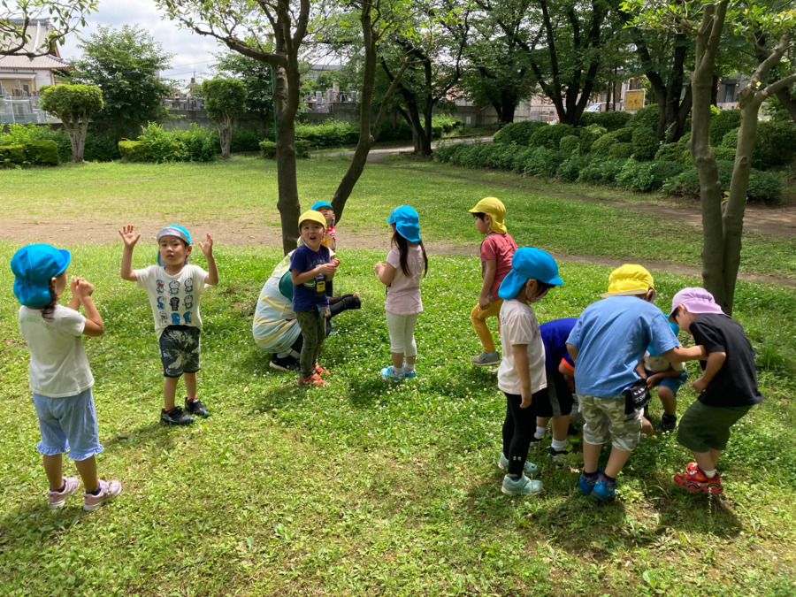 与野ひなどり保育園（看護師/准看護師の求人）の写真11枚目：徒歩１分の場所に大きな与野公園がある、恵まれた環境です。お散歩コースの定番です♪