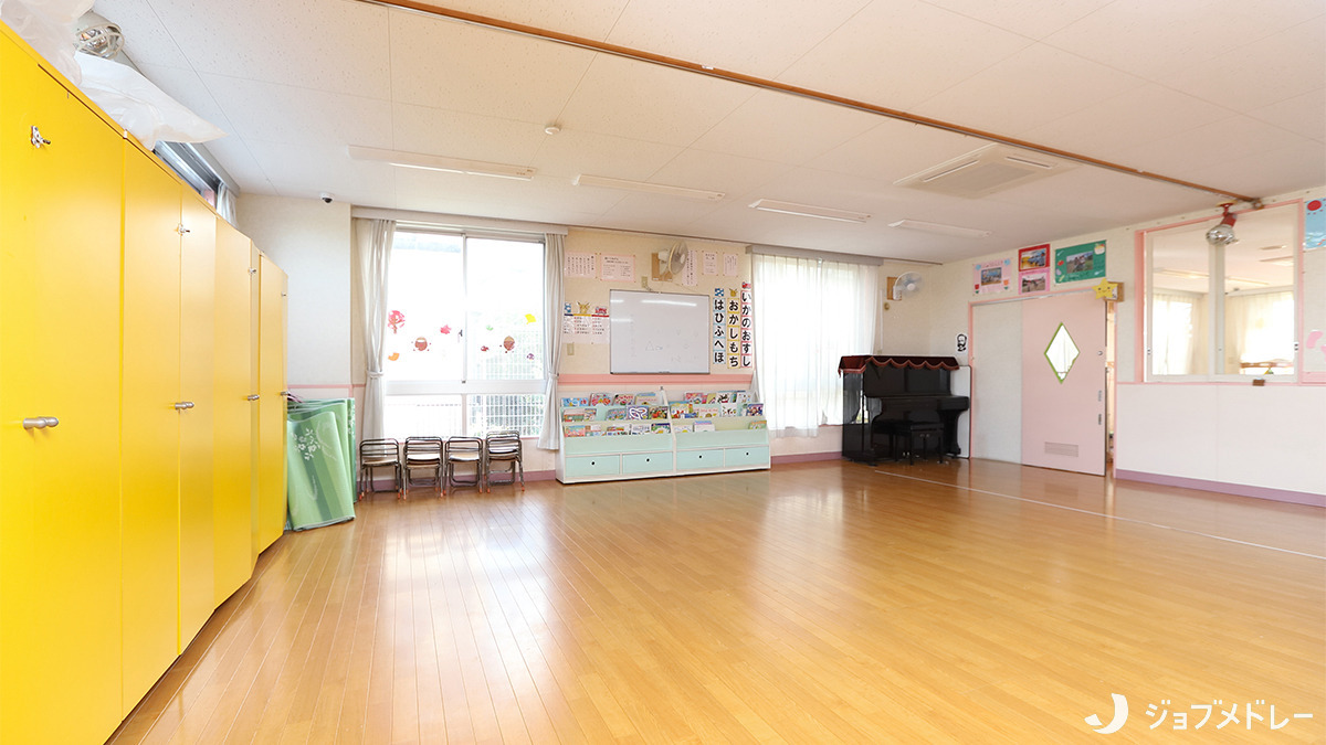 のもと保育園(保育士の求人)の写真13枚目:広々としたスペースでのびのびと過ごしています