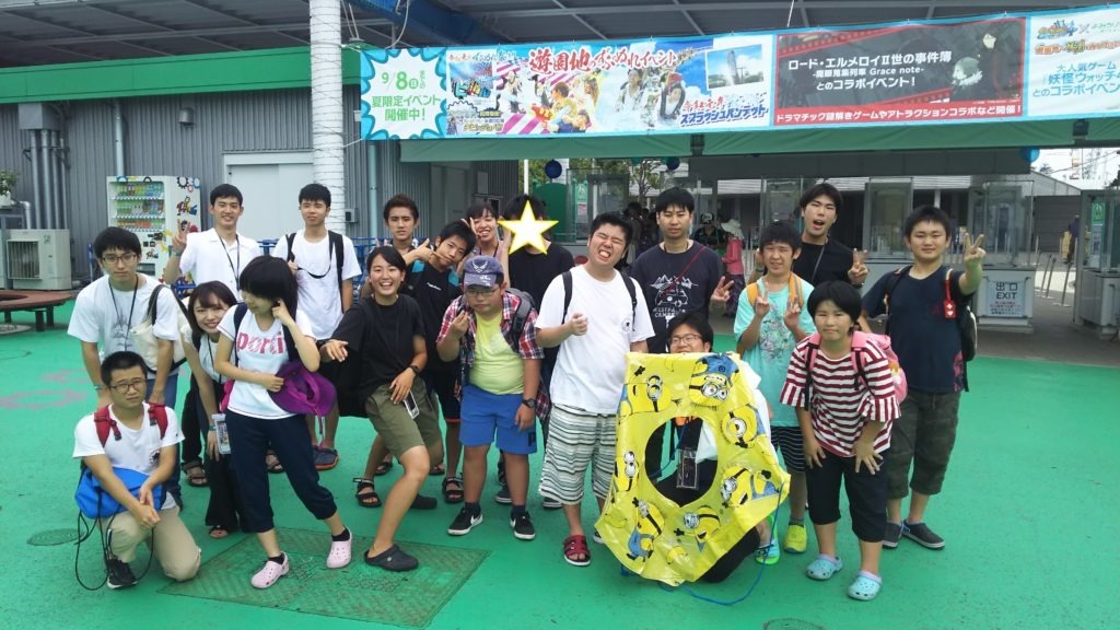 ふくふく（児童指導員/指導員の求人）の写真4枚目：お出かけ時のスタッフ数は手厚く配置するよう配慮しています。