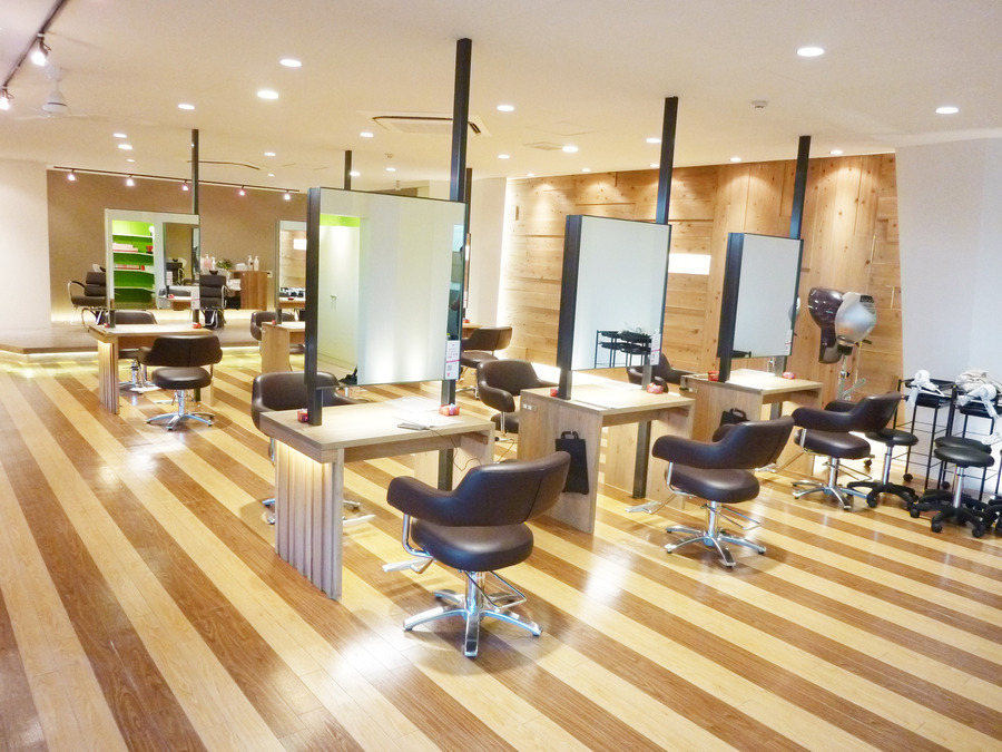 美容室SALONS 丸亀土器店（美容師の求人）の写真4枚目：