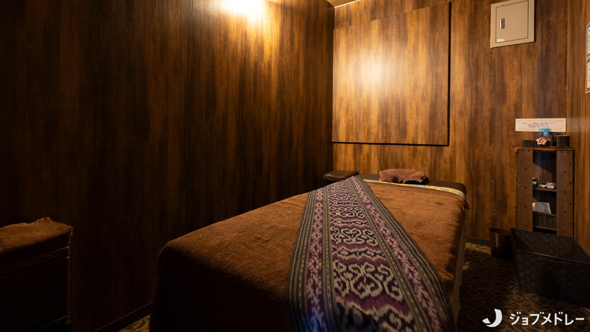 asian relaxation villa 八戸根城店（エステティシャン/セラピストの求人）の写真7枚目：施術ベッドの様子です