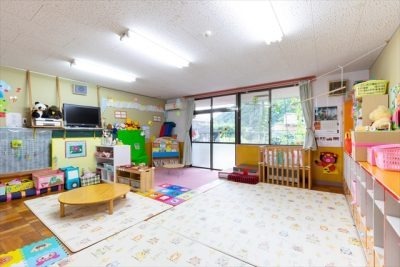 日貫保育所の写真3枚目：広々とした乳児室
