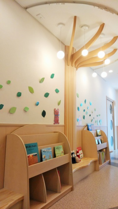 アソシエ旗の台保育園の写真4枚目：アソシエ旗の台保育園（絵本コーナー）