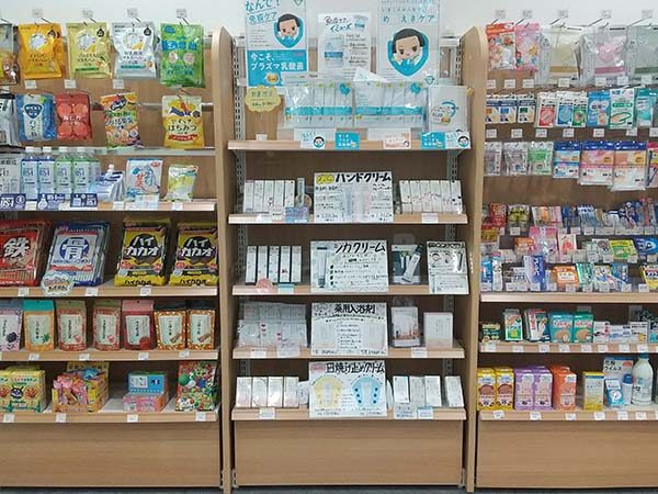 株式会社アイセイ薬局　アイセイ薬局　戸田駅前店（薬剤師の求人）の写真2枚目：アイセイ薬局　戸田駅前店の内観