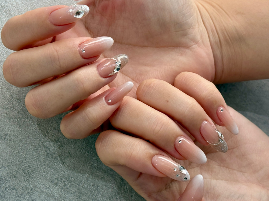 まつ毛眉毛&ネイルサロン Raylice 金町店(ネイリストの求人)の写真3枚目:流行や流行りよりシンプルに少し華やかさのある大人ネイルサロン