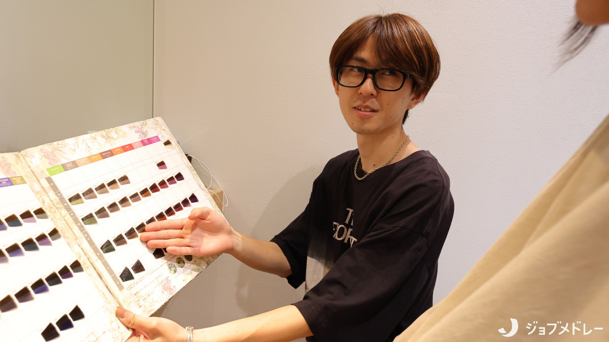 パプス 宝塚中山観音店（美容師の求人）の写真17枚目：カウンセリングを大切に、お客様と共に良いデザインを生んでいます