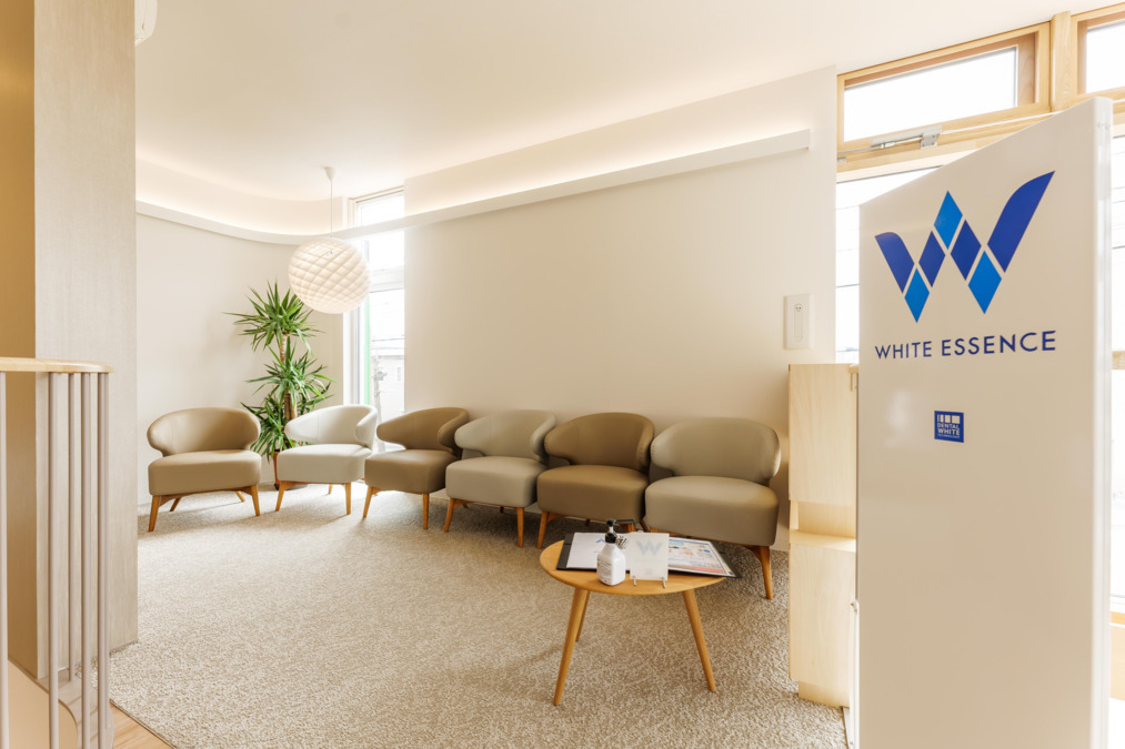 医療法人社団白優会三好プリベント歯科（歯科衛生士の求人）の写真7枚目：2階の待合室です。リラックスできる空間となっております！